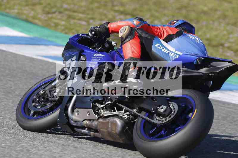 /Archiv-2024/02 29.01.-02.02.2024 Moto Center Thun Jerez/Gruppe rot-red/backside